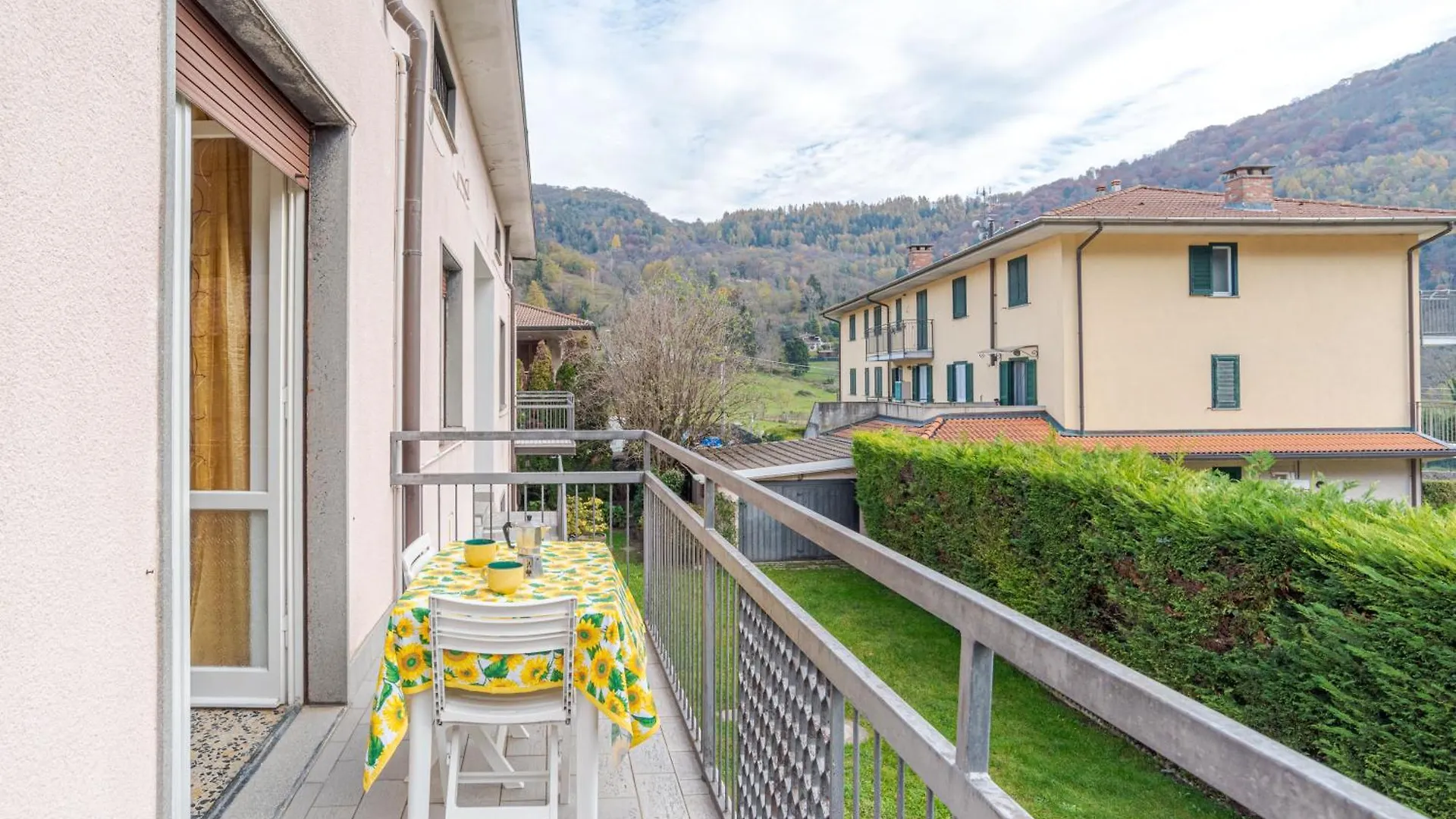 Bright & Cosy Apartments With Balcony Barni Italy