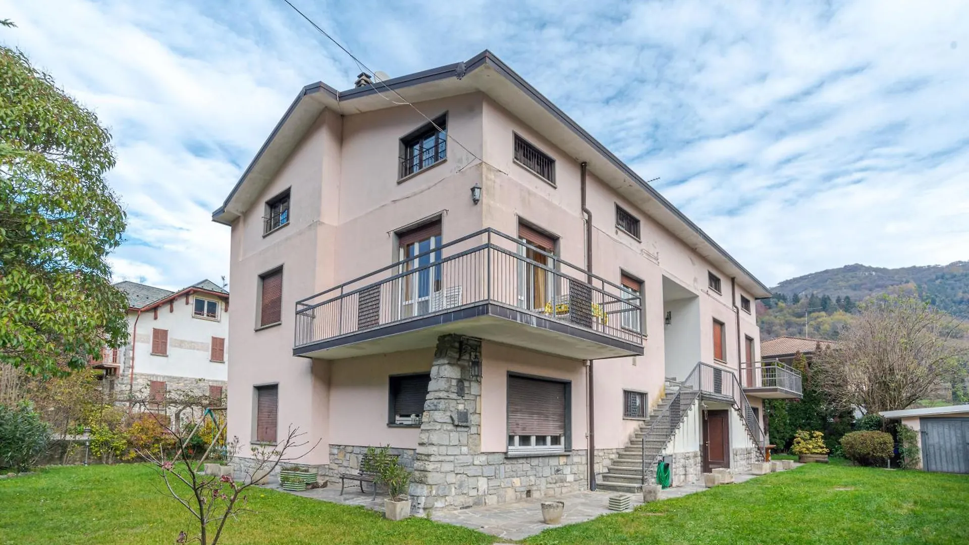 Bright & Cosy Apartments With Balcony Barni